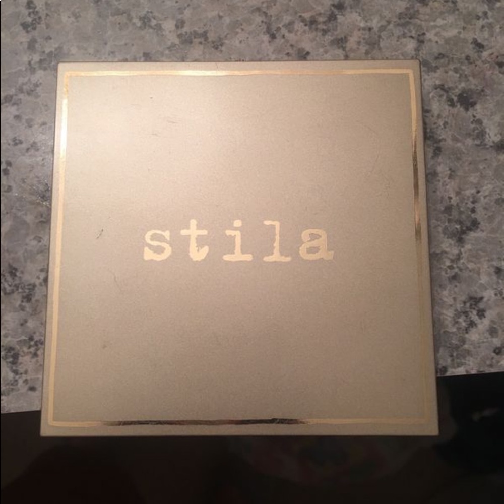Eyeshadow palette - Picture 1 of 3